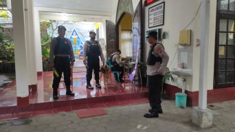 Pengamanan Paskah, Polisi Banyuwangi Libatkan Anjing Pelacak Jaga Gereja