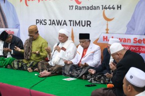 Momen PKS Bersenandung Doa Bareng Ulama di Peringatan Nuzulul Quran
