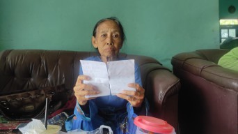 Nenek di Banyuwangi Kepincut Tawaran Bansos Mahasiswa Abal-abal, Emas 20 Juta Raib