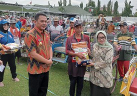 Senyum 5000 Warga Miskin Jombang hingga Deviden Dibagi Rp797 Miliar