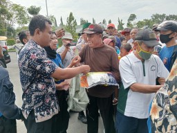 5000 Warga Miskin di Jombang Full Senyum, Terima Bantuan dari Pemkab