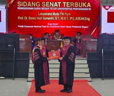 Wakil Rektor II UHT Surabaya Dikukuhkan Jadi Gubes Bidang Ilmu Pertahanan