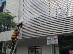Apotek Kimia Farma Jalan Diponegoro Surabaya Terbakar, Diduga Ini Penyebabnya