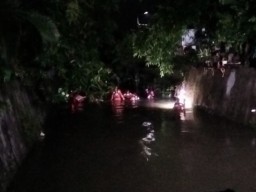 Remaja Surabaya Hilang Terseret Arus Sungai Simo Hilir Raya