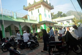 Jamaah Al Muhdhor di Tulungagung Gelar Salat Ied Lebih Awal, Ini Hitungannya