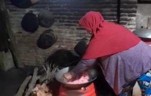 Full Senyum Perajin Petulo Banyuwangi saat Ramadan