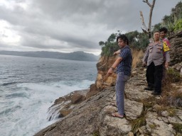 Pemancing Tulungagung Terjatuh dari Tebing Pantai Coro