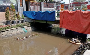 Bocah Jombang Tenggelam di Dam, Ditemukan Tersangkut Sampah