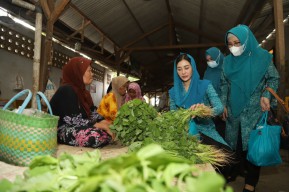 Pastikan Kebersihan, Novita Hardini Sidak Pasar Tradisional