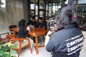 Fokus Peningkatan SDM di Kediri, Mas Dhito Bekali Ribuan Calon Pencari Kerja
