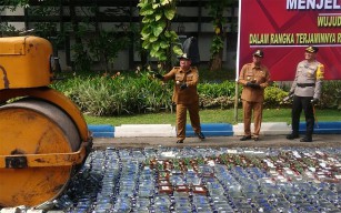 Ribuan Botol Miras Dimusnahkan saat Apel Operasi Ketupat Polres Tulungagung