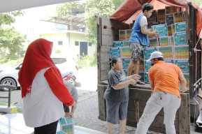Pelindo Petikemas Bagikan 15 Ribu Paket Sembako Senilai Rp2,8 M