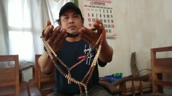 Pesanan Meningkat saat Ramadan, Perajin Tasbih Kayu Songo di Tulungagung Kesulitan bahan