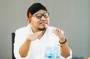 Berita Trending Pekan Ini: Warga Sumenep Cek Nomor 4