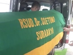 Istri yang Dibakar Suami Sirinya di Surabaya Meninggal Dunia
