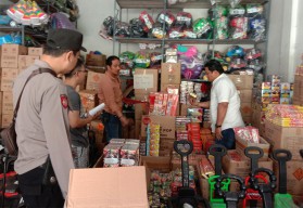 Polisi Terus Buru Makanan Kedaluwarsa di Banyuwangi