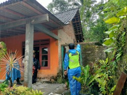 Kakek Slamet Warga Blitar Tewas Tertimpa Longsor saat Tidur di Kamar