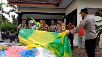 Puluhan Balon Udara di Trenggalek Gagal Terbang Karena Disita Polisi