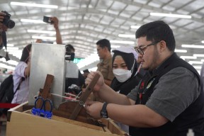 Sambangi Pabrik SKT, Mas Dhito Selesaikan Ragam Permasalahan Pekerja