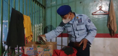 Staf Khusus Menkumham Geledah Lapas Surabaya Cegah Penyelundupan Barang Terlarang