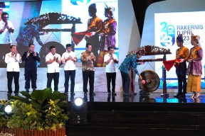 PT Semen Padang dan Kementerian KKP Berkolaborasi Atasi Sampah Laut Melalui Program Nabuang Sarok