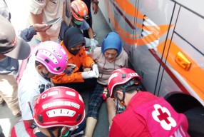 Gadis asal Gresik Selamat dari Maut Meski Terhimpit di Kolong Bus