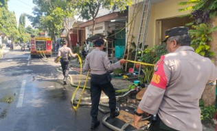 Pria di Kota Kediri Bakar Rumahnya Sendiri
