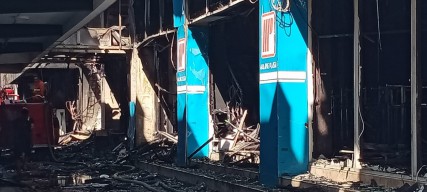 4 Petugas Damkar Terluka dalam Kebakaran Malang Plaza