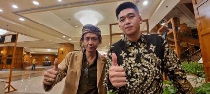 Hendrik Sanada Andromedha Bareng Billy Garap Lagu Ida Dayak