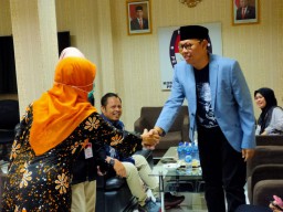 Ahmad Nawardi Daftar Anggota DPD RI ke KPU Jatim Bawa 9.699 Dukungan