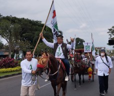 Bacaleg PKB Kota Batu Daftar ke KPU Naik Kuda dan Dokar