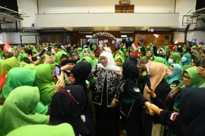 Khofifah Sapa Cabang Istimewa Muslimat NU di Hong Kong dan Macao
