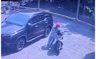 Motor Pengunjung Indomaret di Surabaya Digondol Maling ketika Ditinggal Pipis