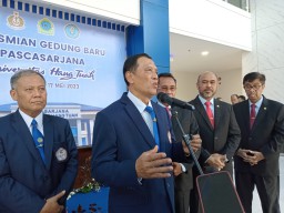 Rektor Universitas Hang Tuah Surabaya Kukuhkan 576 Wisudawan