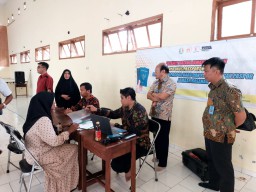 Imigrasi Sapa Warga Pulau Bawean