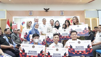 Menparekraf Gandeng UM Surabaya untuk Menumbuhkan Usahawan Milenial Jatim
