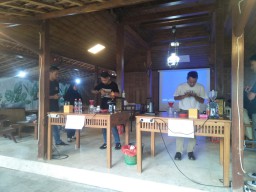 Barista di Bojonegoro Adu Kebolehan Menyeduh Kopi di Ajang Garasi V60 Battle