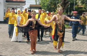 Bacaleg Golkar Diantar Rama Sinta, PPP Target Usung Bupati Jombang