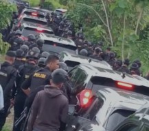 Pilkades Banyuning Laok Bangkalan Ricuh, Ratusan Brimob Kawal Kotak Suara