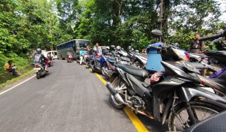Jalur Gumitir Sempat Lumpuh Total Imbas Evakuasi Truk Terperosok Jurang