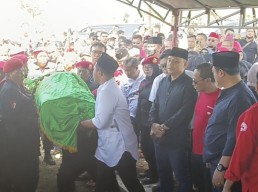 Pemakaman Whisnu Sakti Buana Diiringi Ratusan Kader PDI Perjuangan