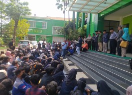 Universitas Islam Lamongan Didemo Mahasiswa Buntut Dualisme Kepemimpinan