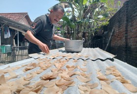 Ferdi, Penjual Kerupuk Keliling di Jombang Maju Jadi Bacaleg Partai Golkar