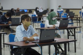 Melihat Langsung Pelaksanaan UTBK-SNBPT 2023 di Tiga Universitas Negeri Surabaya