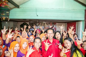 Lagu 'Ganjar Siji Ganjar Kabeh' Semarakkan Peresmian Posko Ganjar Presiden di Surabaya
