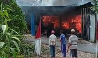 Sebuah Toko di Trenggalek Ludes Terbakar Akibat  Mesin Pom Bensin Mini Korsleting
