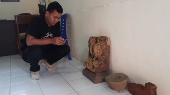 Warga Trenggalek Temukan Arca, Diawali Mimpi Tanah di Rumahnya Ambles