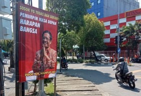 Sejumlah Titik di Surabaya Bermunculan Baliho Bergambar Mahfud MD