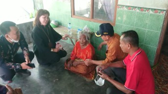 Video Lansia di Tulungagung Terlunta-lunta Viral di Medsos