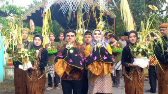 Awali Musim Buka Giling Pabrik Gula Modjopanggung Gelar Manten Tebu